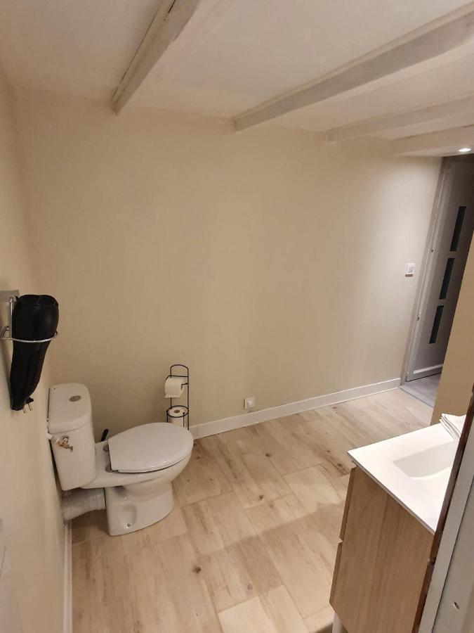 Logement Chaleureux Avec Parking Gratuit Oyre Exterior foto
