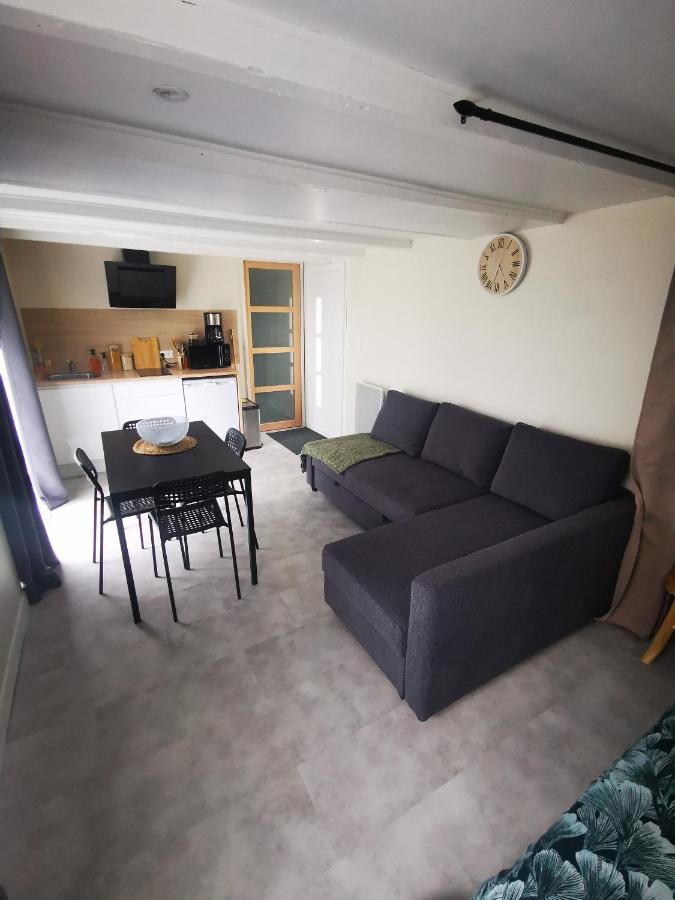 Logement Chaleureux Avec Parking Gratuit Oyre Exterior foto